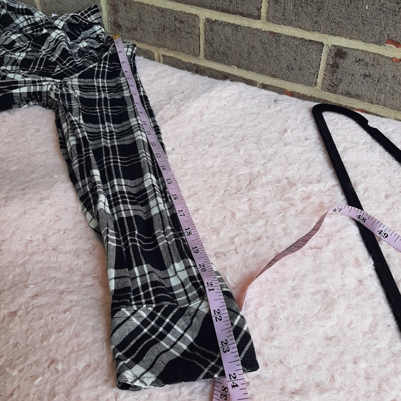 Gap black and white plaid  flannel shirt with 3 button boyfriend fit size medium - Picture 9 of 10